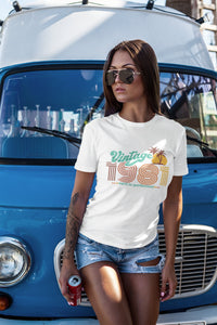 Retro Beach 40th Birthday Top For Her - Women born in 1981 - Vintage 1981 shirt, Aged To Perfection, Limited Edition T-shirt Gift  PALM-1981