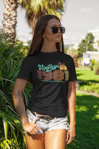 Retro Beach 40th Birthday Top For Her - Women born in 1981 - Vintage 1981 shirt, Aged To Perfection, Limited Edition T-shirt Gift  PALM-1981