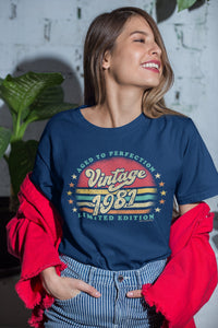 Retro 41st Birthday Shirt For Her - Women born in 1981 - Vintage 1981 Aged To Perfection Limited Edition T-shirt Gift idea  SUN-1981