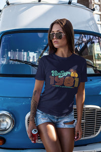 Retro Beach 40th Birthday Top For Her - Women born in 1981 - Vintage 1981 shirt, Aged To Perfection, Limited Edition T-shirt Gift  PALM-1981