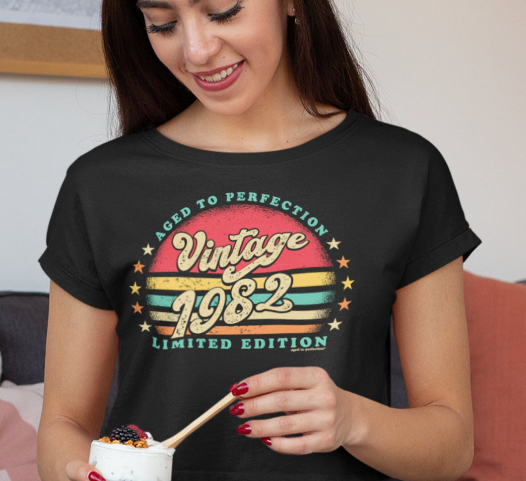 Retro Sunset 40th Birthday Shirt For Her - Women born in 1982 - Vintage 1982 Aged To Perfection Limited Edition T-shirt Gift idea  SUN-1982
