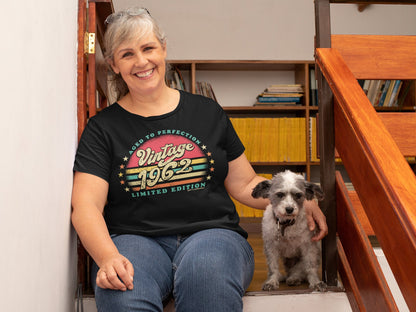 Retro Sunset 60th Birthday Shirt For Her - Women born in 1962 - Vintage 1962 Aged To Perfection Limited Edition T-shirt Gift idea  SUN-1962