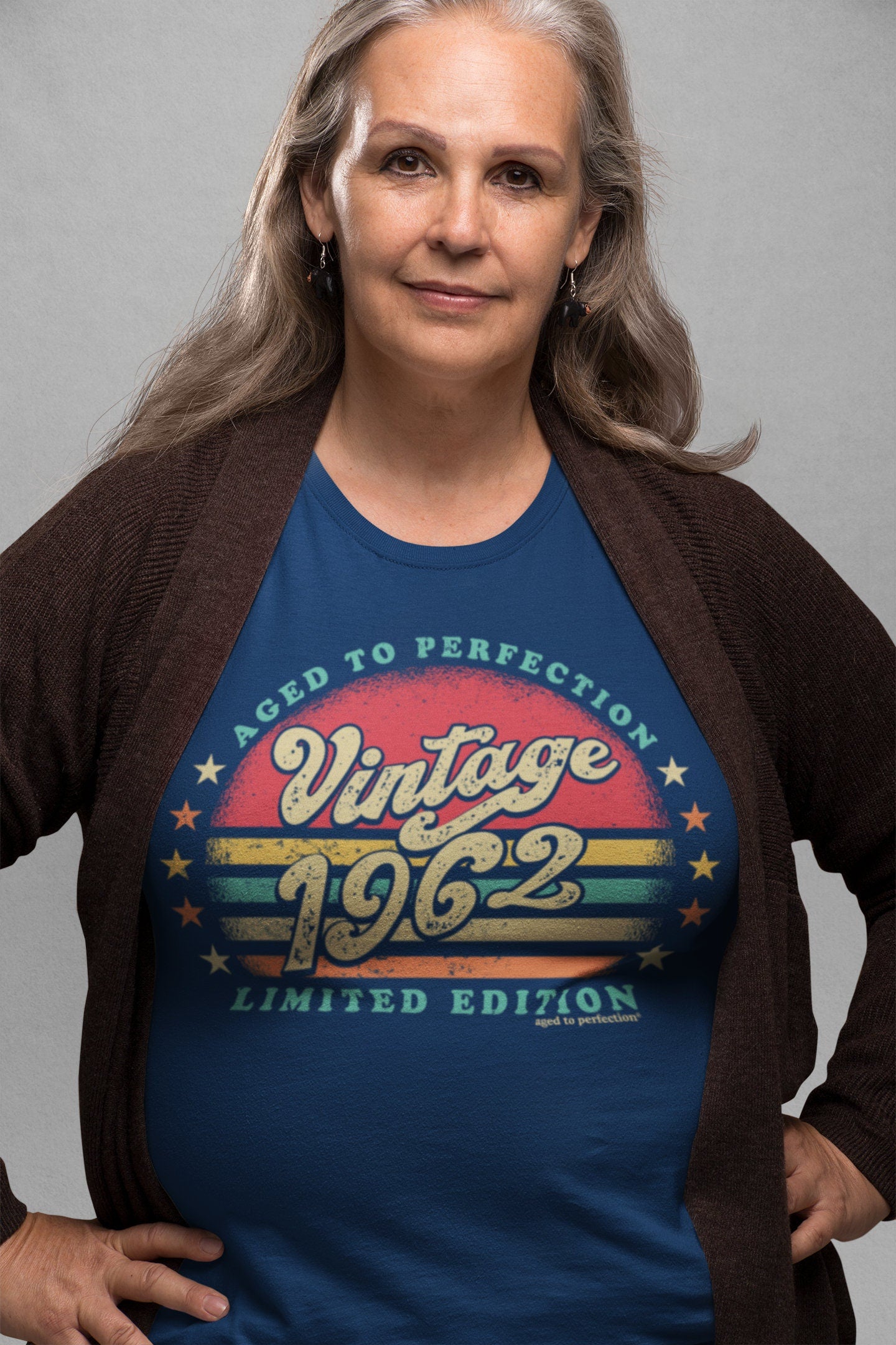 Retro Sunset 60th Birthday Shirt For Her - Women born in 1962 - Vintage 1962 Aged To Perfection Limited Edition T-shirt Gift idea  SUN-1962