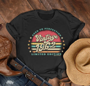 Retro Sunset 60th Birthday Shirt For Her - Women born in 1962 - Vintage 1962 Aged To Perfection Limited Edition T-shirt Gift idea  SUN-1962